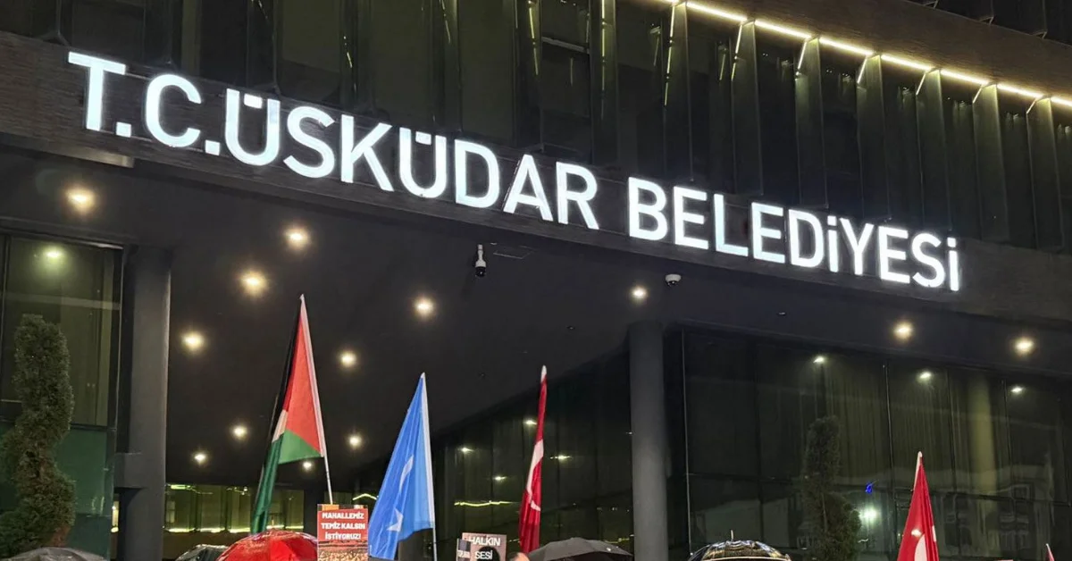 Üsküdar Belediyesi'nde rüşvet ve usulsüz ruhsat soruşturması kapsamında adliyeye sevk edilen şüpheliler