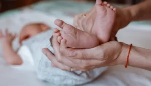 TBMM'de doğum ve babalık izinlerini düzenleyen yeni teklifin görüşülmesine devam ediliyor.