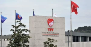 Galatasaray futbol takımının PFDK tarafından aldığı 1 milyon 240 bin TL para cezası ve seyirci yasakları ile ilgili haber görseli.