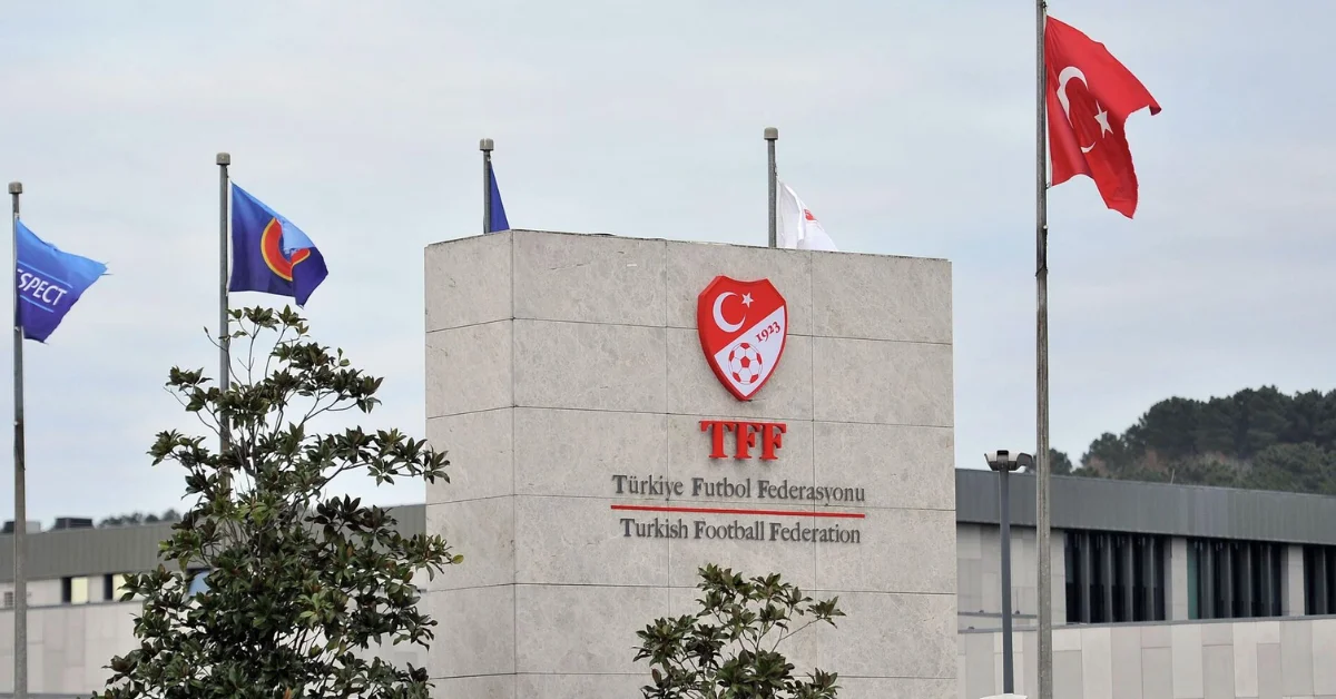 Galatasaray futbol takımının PFDK tarafından aldığı 1 milyon 240 bin TL para cezası ve seyirci yasakları ile ilgili haber görseli.