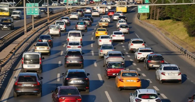 Türkiye'de araç sayısı 34 milyonu aştı, Mart ayı trafik verileri açıklandı.