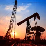 Brent petrol varil fiyatı grafiği ve küresel harita