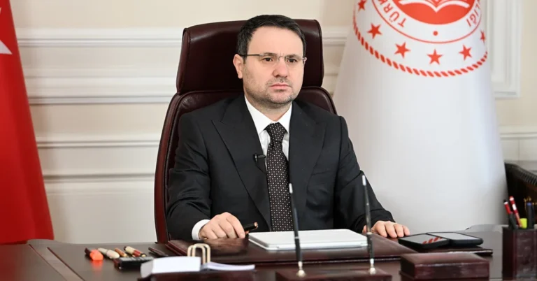 Adalet Bakanı Akın Gürlek, okul saldırıları sonrası yapılan operasyonlar hakkında açıklama yapıyor.