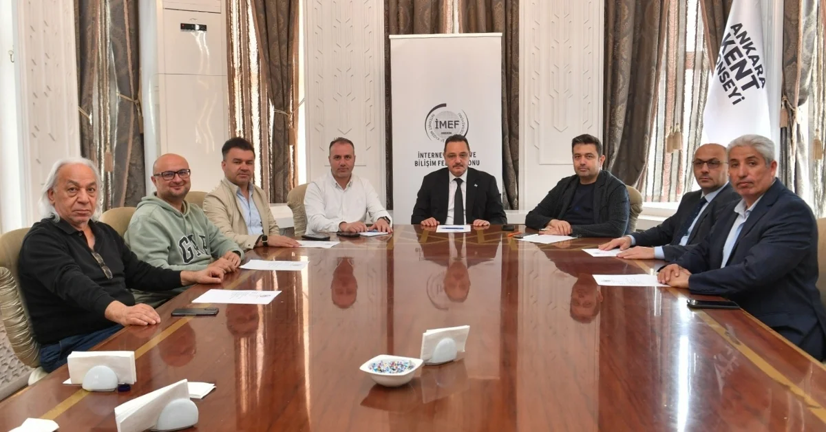 İnternet Medya ve Bilişim Federasyonu yönetimi toplantısında dijital farkındalık projeleri ele alındı.