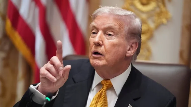 Donald Trump, İran ile nükleer anlaşma konusunda açıklama yapıyor.