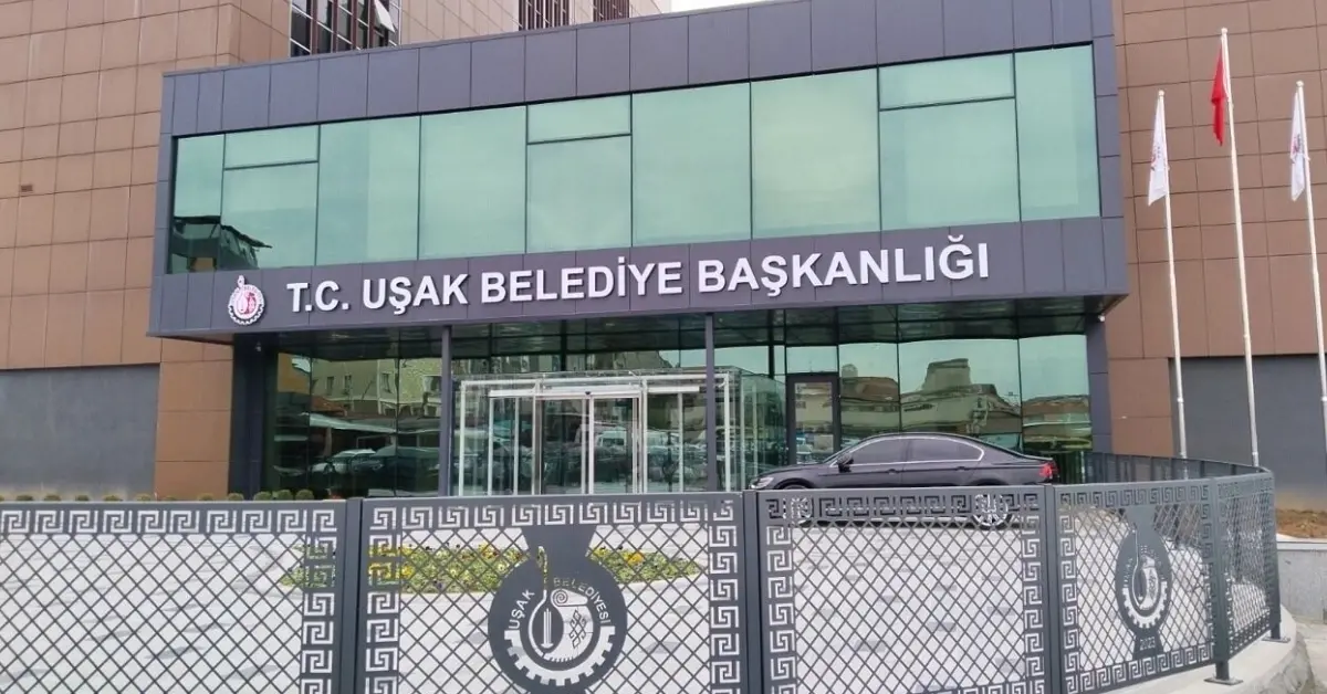 Uşak Belediyesi'nde rüşvet ve yolsuzluk soruşturması kapsamında gözaltına alınan şüpheliler