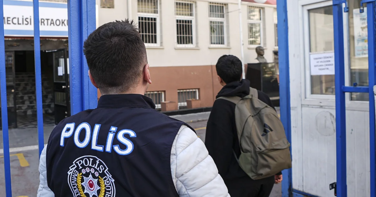 Okullarda güvenlik önlemleri artırıldı, öğrencilerin güvenliği önceliklendirildi.