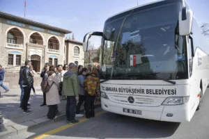 Ankara'nın tarihi ve turistik mekanlarını gösteren panoramik tur otobüsü