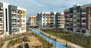 İstanbul'da 100 bin sosyal konut projesi için kura çekimlerinin başladığını gösteren görsel