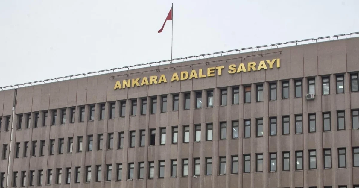 Deprem ihalelerinde dolandırıcılık yapan 12 sanığa toplam 847 milyon TL ceza kesildi.