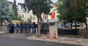 Halfeti Belediyesi'nde yolsuzluk ve rüşvet soruşturması kapsamında tutuklanan zanlılar