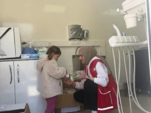 Ankara'nın Çubuk ilçesine bağlı Kuruçay Mahallesi'nde mobil diş kliniği hizmeti ve çevre düzenlemesi yapıldı.