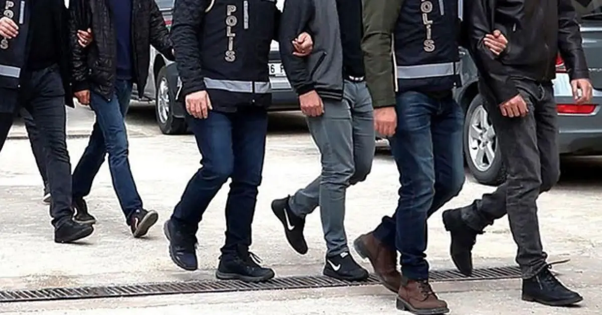 Tokat'ta düzenlenen silah operasyonunda jandarma ekipleri suçluları adalete teslim ediyor.