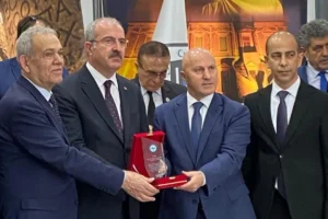 Mesut Demir, Medya Meslek Birliği kurulması ve gazetecilik tanımının güncellenmesi gerektiğini belirtti.