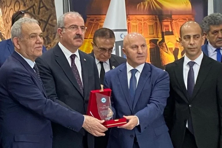 Mesut Demir, Medya Meslek Birliği kurulması ve gazetecilik tanımının güncellenmesi gerektiğini belirtti.