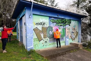 Kocaeli'de trafo binaları Büyükşehir Belediyesi'nin çalışmalarıyla sanatsal görünümlere kavuşuyor.