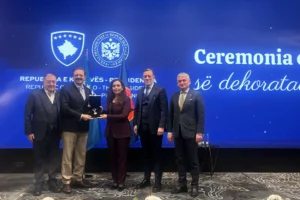 TOBB Başkanı Rifat Hisarcıklıoğlu, Kosova Cumhurbaşkanı Vjosa Osmani tarafından Cumhurbaşkanlığı Liyakat Madalyası ile ödüllendirildi.