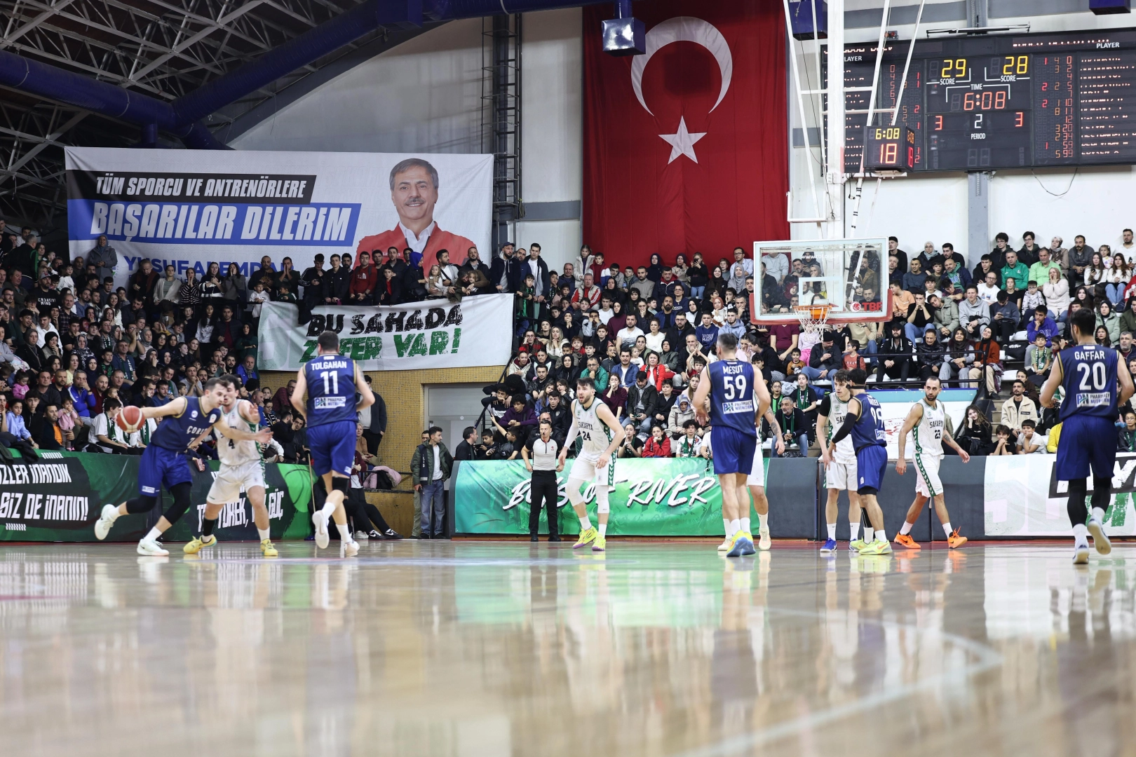 Sakarya Büyükşehir Belediyesi Basketbol Takımı'nın play-off maçında Çiftlikköy Belediyespor ile mücadele edeceği görsel