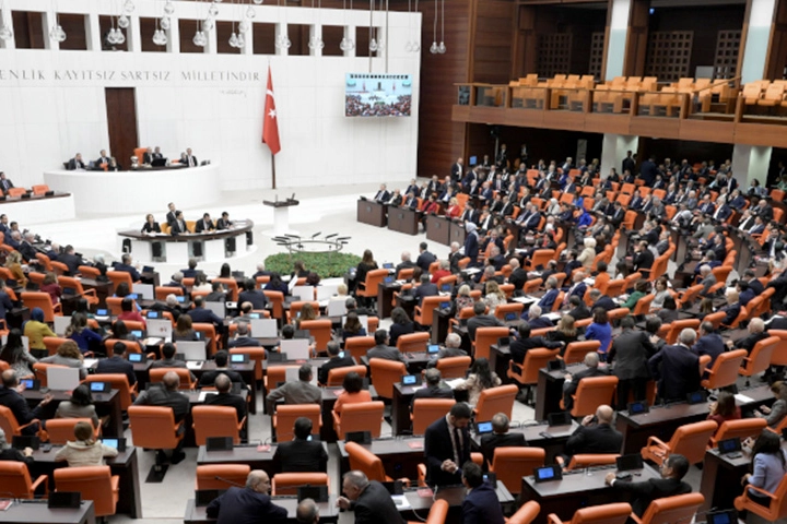 TBMM Genel Kurulu'nda ekonomi paketinin görüşüldüğü oturumdan genel görünüm