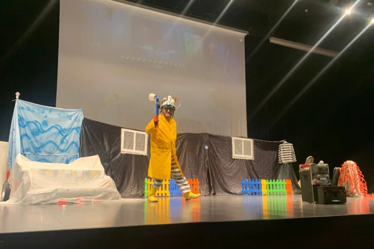 Çayırova Belediyesi Nisan ayı tiyatro takvimi duyurusu