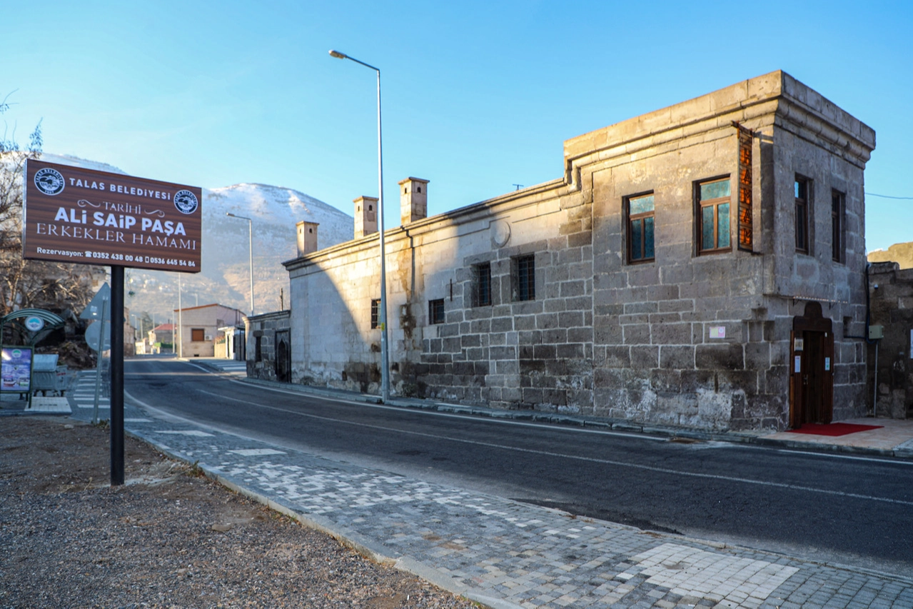 Kayseri Talas'ta bulunan tarihi Ali Saip Paşa Hamamı'nın dış görünüşü