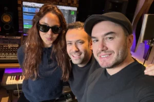 Aybüke Albere'nin yeni EP'si Mustafa Ceceli ve Sezen Aksu sürpriziyle geliyor