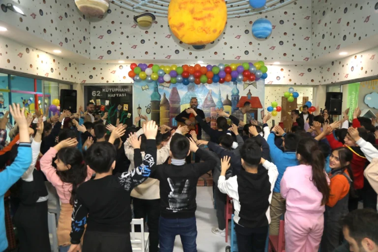 Gaziantep'te 62. Kütüphane Haftası kapsamında düzenlenen 'İyileştiren Kütüphaneler' temalı etkinlikler