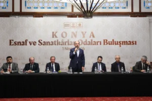 Konya Büyükşehir Belediye Başkanı Uğur İbrahim Altay, KONESOB'da esnaf temsilcileriyle bir araya geldi.