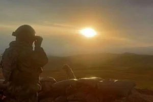 Milli Savunma Bakanlığı'ndan yapılan açıklamaya göre 2 PKK'lı terörist teslim oldu ve hudut güvenliği operasyonları sürüyor.