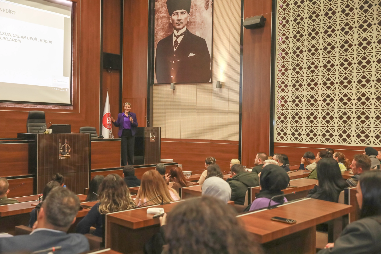 Keçiören Belediyesi personelinin katıldığı etik değerler eğitimi
