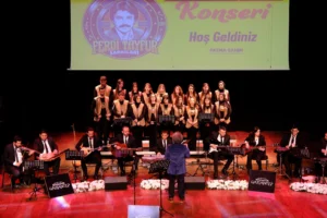 Gaziantep'te Ferdi Tayfur anısına düzenlenen 'Ustalara Saygı' konserinden bir sahne
