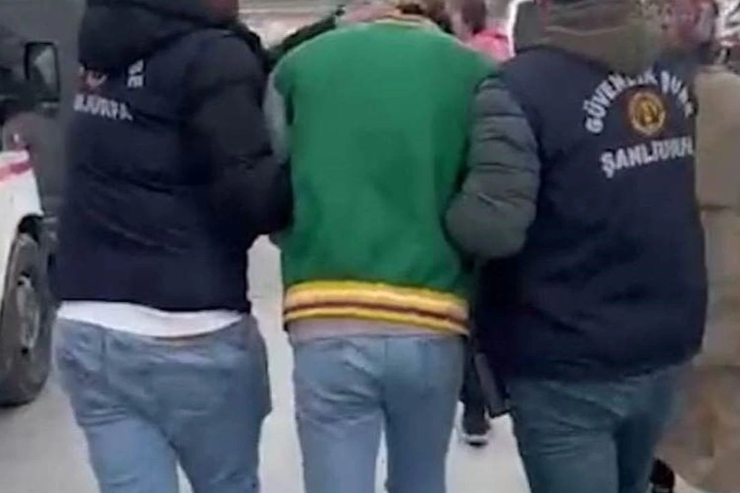 Edirne Keşan'da terör ve göçmen kaçakçılığı operasyonunda tutuklanan şüpheliler