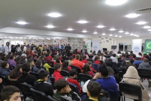 Kayseri Kütüphane Haftası kapsamında yazar Derya Şafak ve Dr. Halit Ertuğrul okurlarla buluştu.