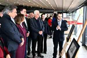 Antalya Engelsiz Kafe'de otizmli sanatçı Can Baran'ın resim sergisi açıldı