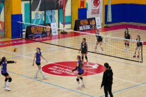 Beylikdüzü'nde düzenlenen kulüpler arası voleybol turnuvasından genel görünüm