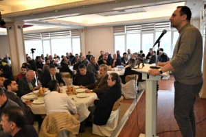 Bornova Belediye Başkanı Ömer Eşki, İzmir 3. Sanayi Sitesi'nde Kuru Fasulye Günü etkinliğinde esnafla bir araya geldi.