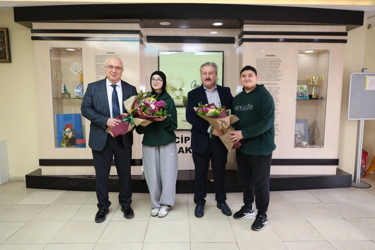 GÖKTİM Melikgazi'de öğrencilerin teknoloji ve inovasyon eğitimleri aldığı görsel