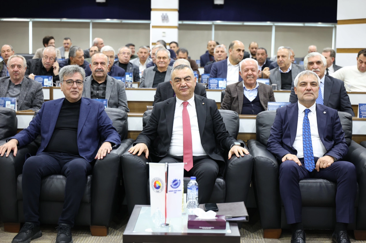 Kayseri Sanayi Odası Başkanı Mehmet Büyüksimitci, güçlü sanayi vurgusu yaparak üretimi korumanın öncelikli olduğunu belirtti.