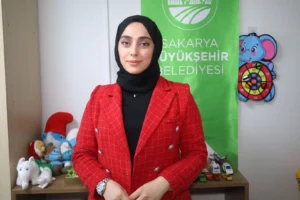 Uzman psikolog Dilara Demiröz, otizmin bir hastalık değil, gelişimsel farklılık olduğunu vurguluyor.