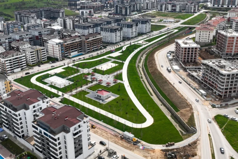Bursa Nilüfer'de yapımı tamamlanan Balkan Bölge Parkı'ndan genel görünüm