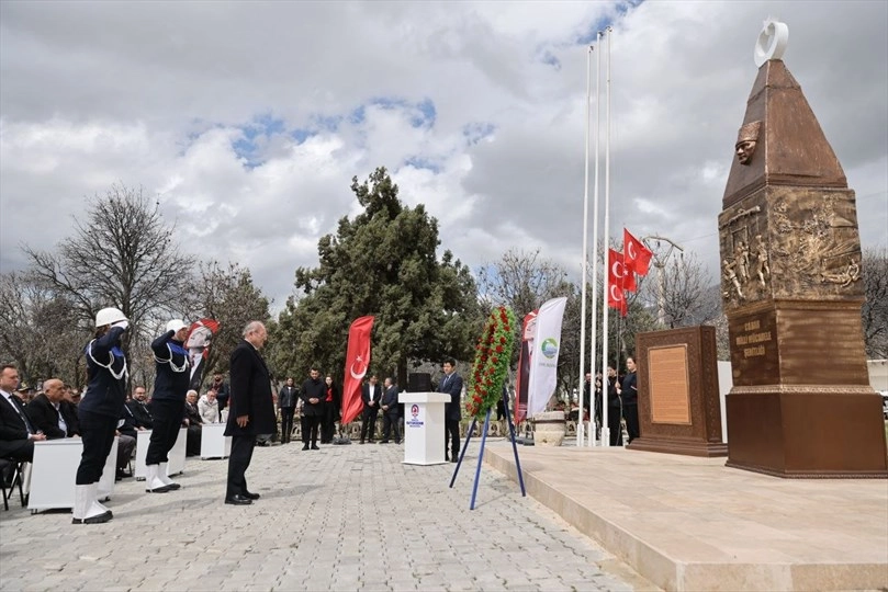 Denizli'de Milli Mücadele kahramanları anısına düzenlenen anma töreninden bir görünüm