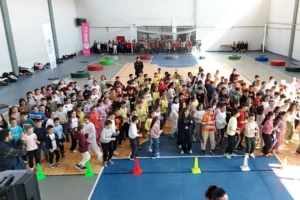 Kayseri Büyükşehir Belediyesi'nin Develi'de düzenlediği spor etkinliğinde bir araya gelen öğrenciler