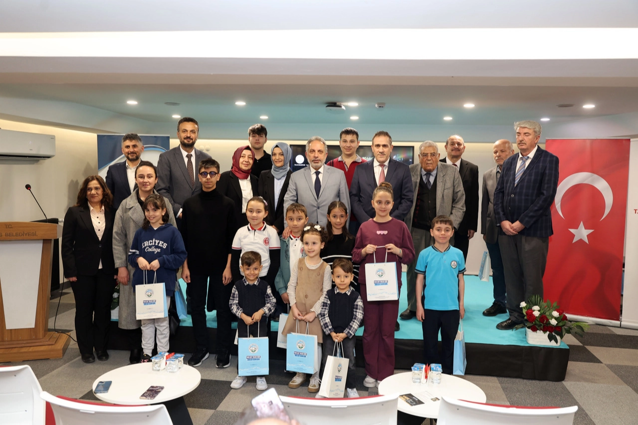 Talas'ta düzenlenen törende en çok kitap okuyanlar ödüllendirildi