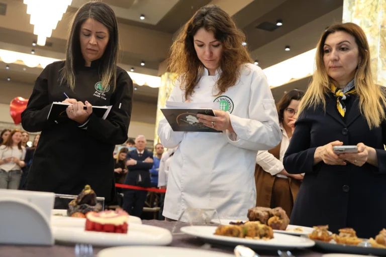 Kocaeli Gastro Genç 2026 yarışmasında 'Sıfır Atık' temasıyla yarışan genç şefler