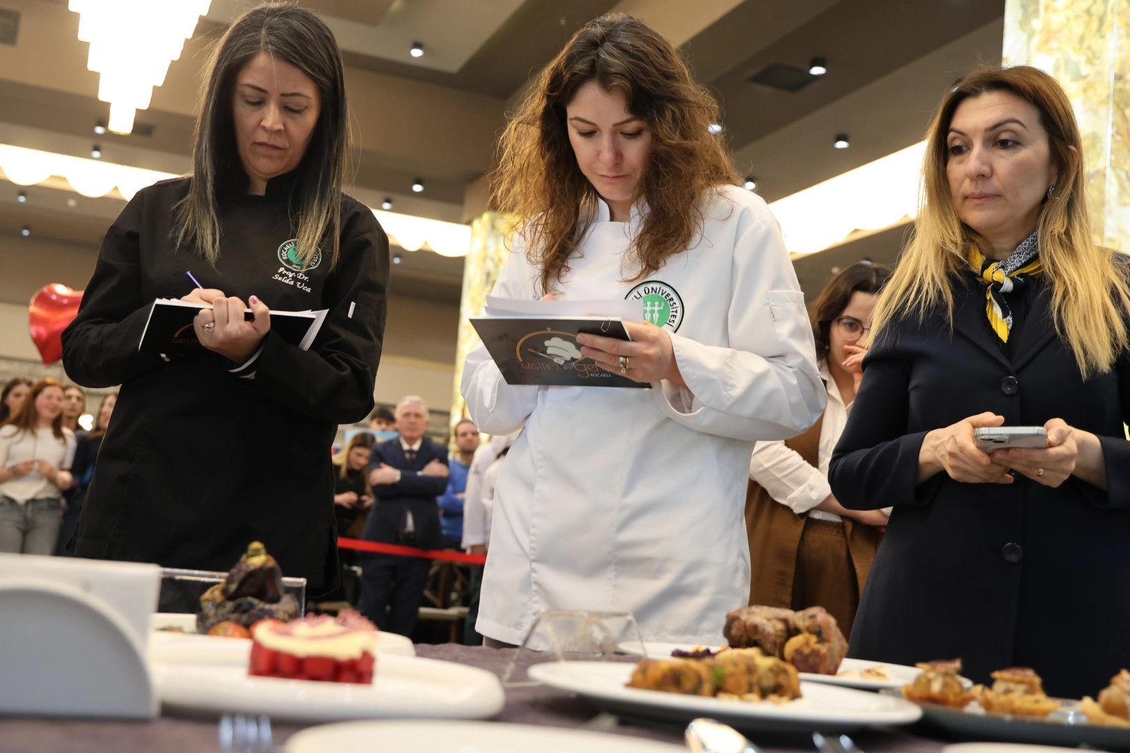 Kocaeli Gastro Genç 2026 yarışmasında 'Sıfır Atık' temasıyla yarışan genç şefler