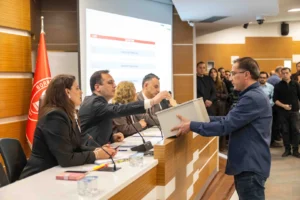 Bornova Belediyesi Nisan Ayı Olağan Meclis Toplantısı'nda yeni dönem meclis üyeleri ve komisyonlar belirlendi.