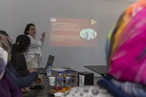 Mersin'de üretici kadınlara güvenli gıda üretimi konusunda eğitim veriliyor.