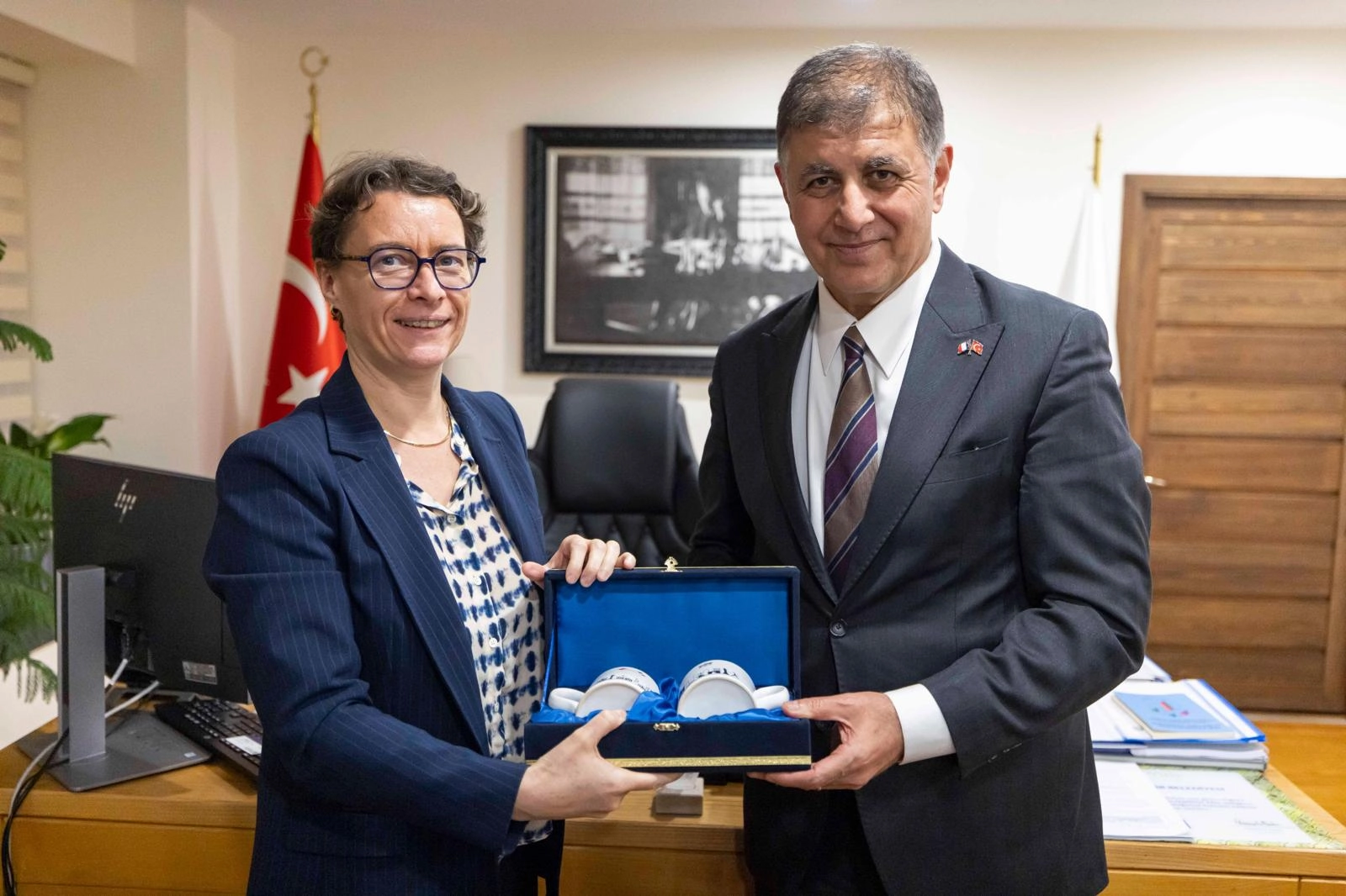 İzmir Büyükşehir Belediye Başkanı Dr. Cemil Tugay, Fransa'nın Ankara Büyükelçisi Isabelle Dumont'u ağırlıyor