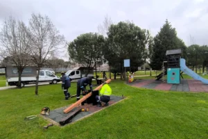 Kocaeli Sekapark'ta çocuk oyun alanlarında bakım çalışması yapılıyor