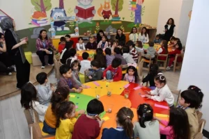 Balıkesir Büyükşehir Belediyesi'nin 62. Kütüphane Haftası kapsamında düzenlediği çocuklara yönelik atölye çalışmaları ve kitap kulübü buluşmalarından bir kesit.